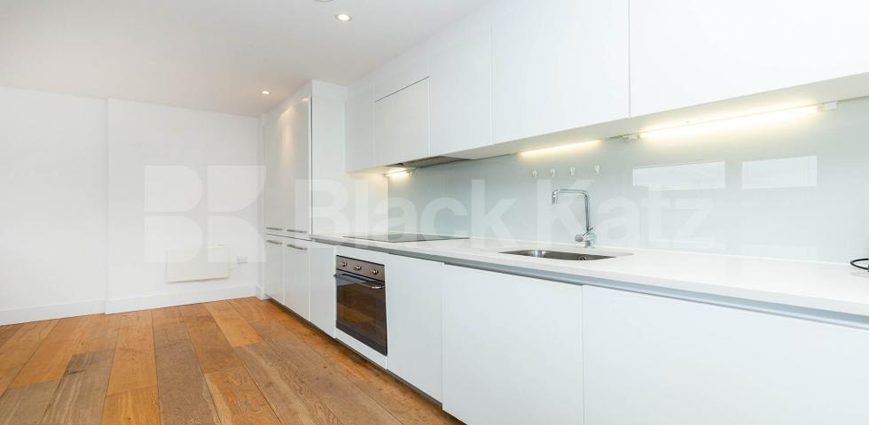 			3 Bedroom, 2 bath, 1 reception Flat			 Tiltman Place, Holloway